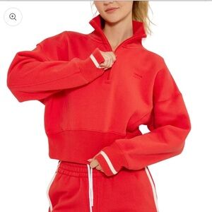 CREAM YOGA NWT LUNAR 1/2 ZIP RED SIZE SMALL